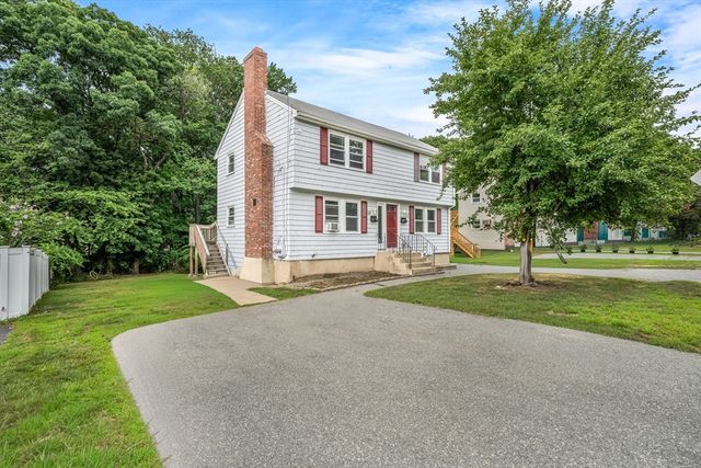 62 Hollis St 62, Lowell, MA 01852