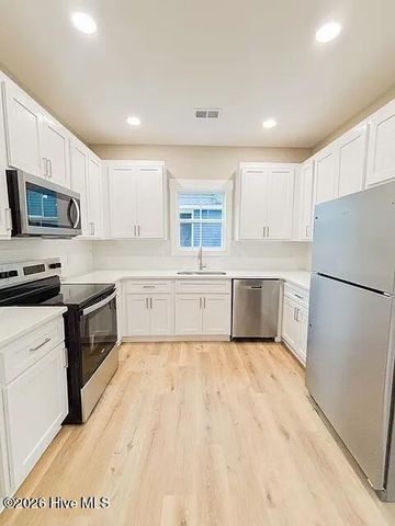 907 Wooster Street, Wilmington, NC 28401
