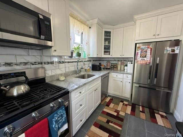131-03 233 rd Road upper, Rosedale, NY 11422