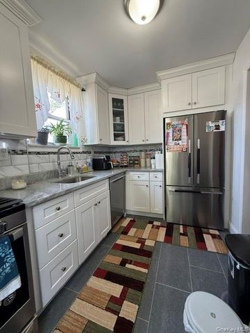 131-03 233 rd Road upper, Rosedale, NY 11422