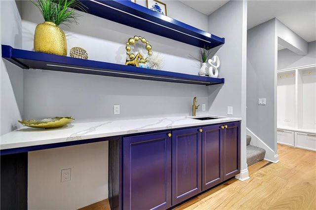 12650 Sherwood Drive, Leawood, KS 66209