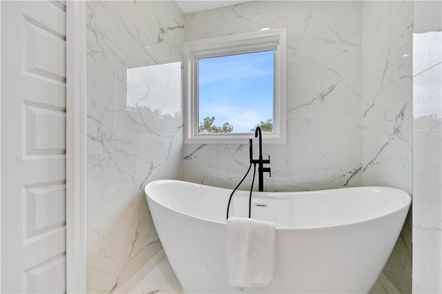 12650 Sherwood Drive, Leawood, KS 66209