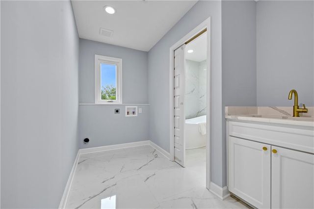 12650 Sherwood Drive, Leawood, KS 66209