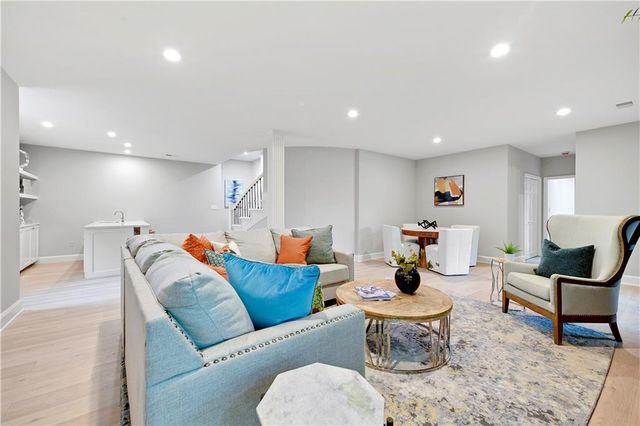 12650 Sherwood Drive, Leawood, KS 66209