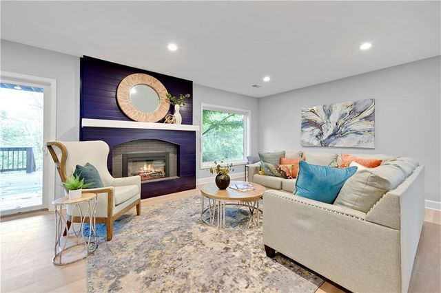 12650 Sherwood Drive, Leawood, KS 66209