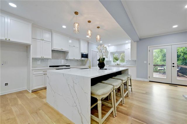 12650 Sherwood Drive, Leawood, KS 66209