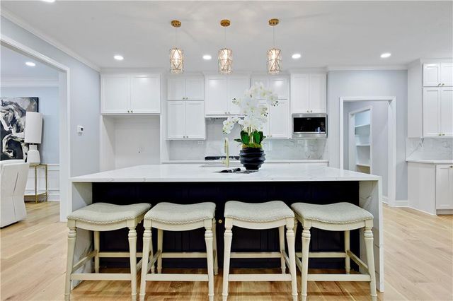 12650 Sherwood Drive, Leawood, KS 66209