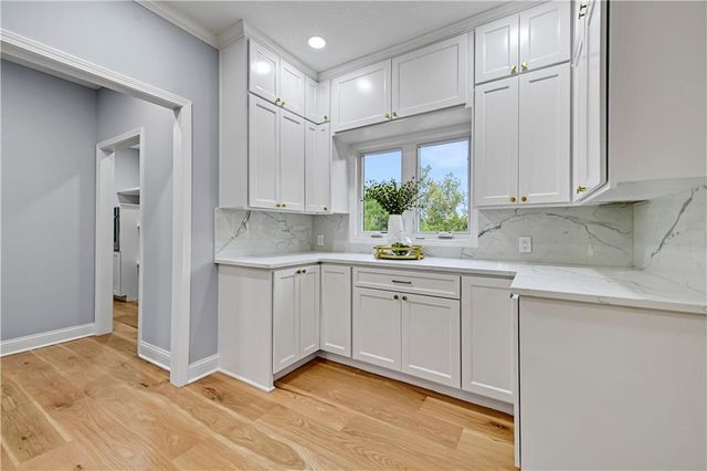 12650 Sherwood Drive, Leawood, KS 66209