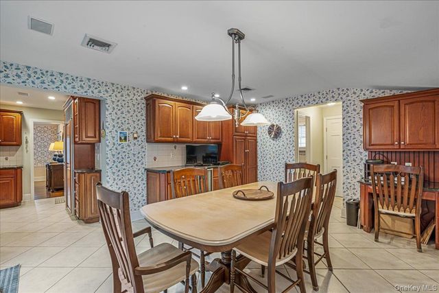 142 Cambridge Avenue, Garden City, NY 11530