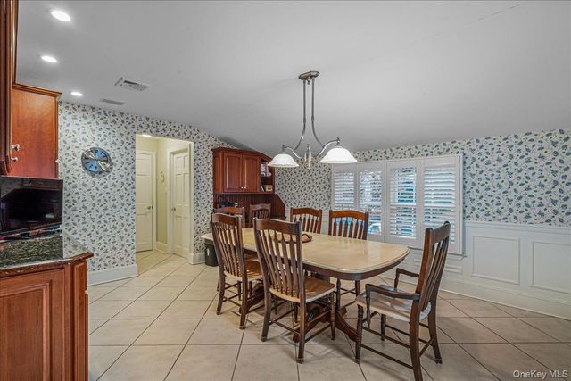 142 Cambridge Avenue, Garden City, NY 11530