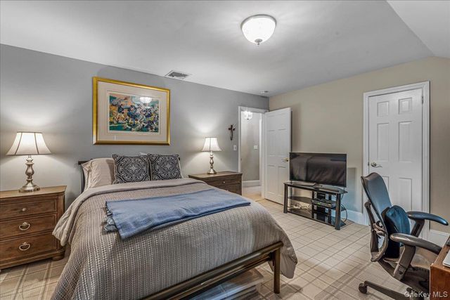 142 Cambridge Avenue, Garden City, NY 11530