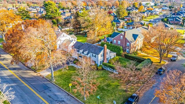 142 Cambridge Avenue, Garden City, NY 11530