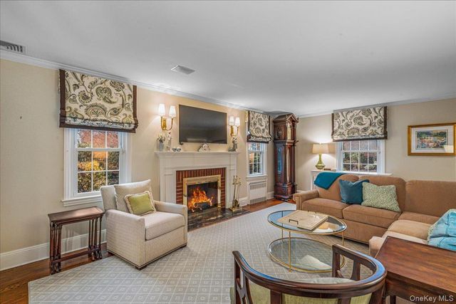 142 Cambridge Avenue, Garden City, NY 11530