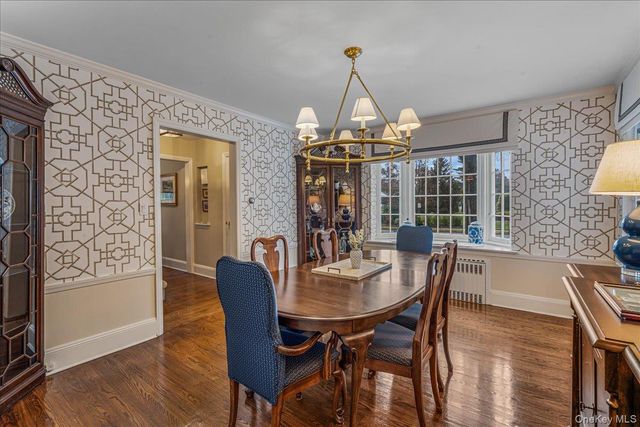 142 Cambridge Avenue, Garden City, NY 11530