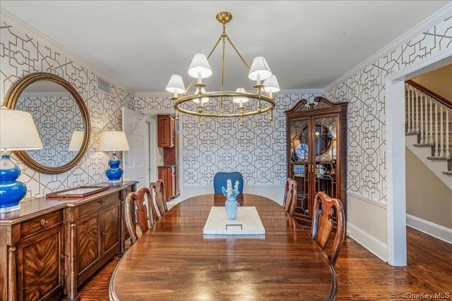 142 Cambridge Avenue, Garden City, NY 11530