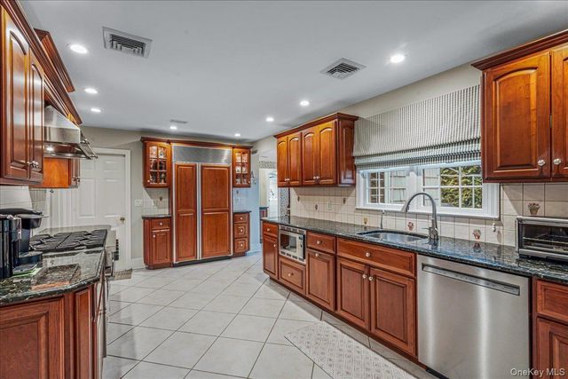 142 Cambridge Avenue, Garden City, NY 11530