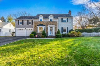 142 Cambridge Avenue, Garden City, NY 11530