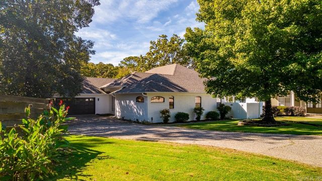 107 La Guna Shores Court, Hot Springs, AR 71913