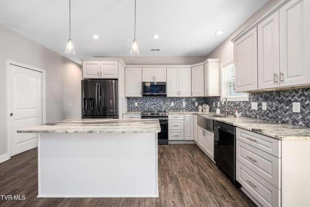 1914 Meadow Creek Lane, Jonesborough, TN 37659