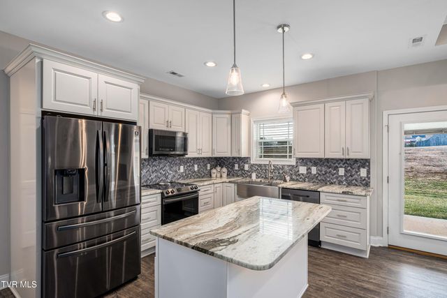 1914 Meadow Creek Lane, Jonesborough, TN 37659