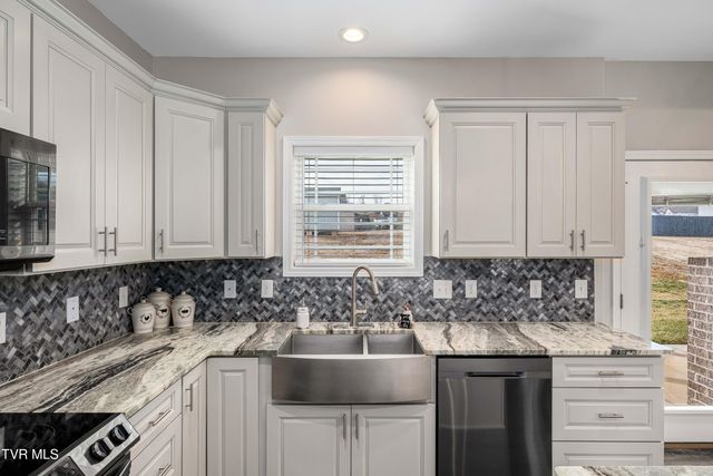 1914 Meadow Creek Lane, Jonesborough, TN 37659