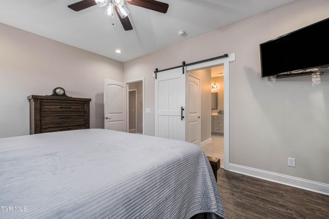 1914 Meadow Creek Lane, Jonesborough, TN 37659