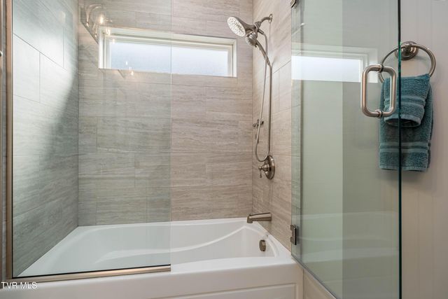 1914 Meadow Creek Lane, Jonesborough, TN 37659