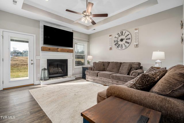 1914 Meadow Creek Lane, Jonesborough, TN 37659