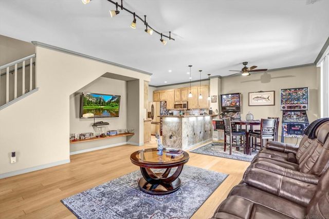 9625 W Canyon Ter 4, San Diego, CA 92123