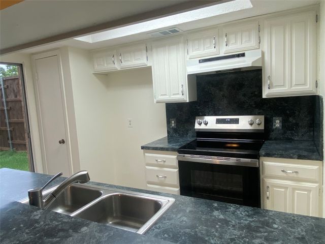 2020 Via Bravo, Carrollton, TX 75006