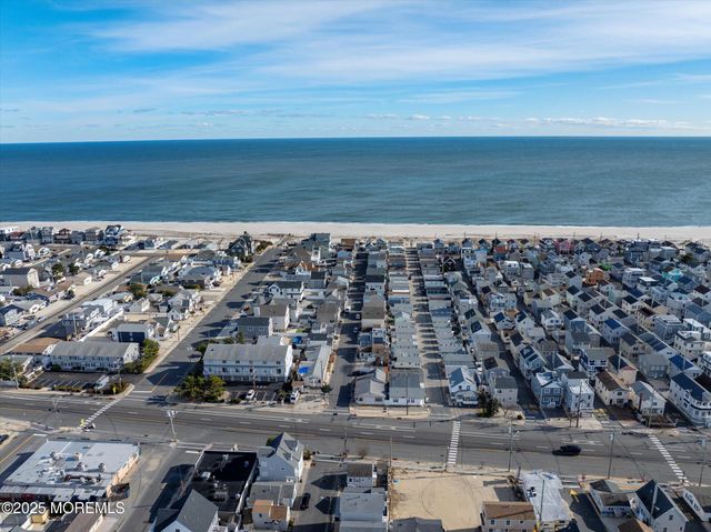 12 W Rutherford Lane, Lavallette, NJ 08735