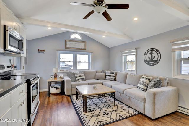 12 W Rutherford Lane, Lavallette, NJ 08735