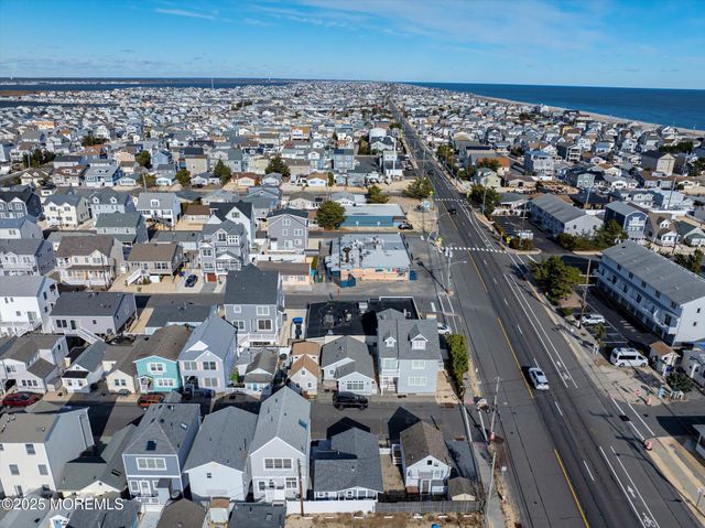 12 W Rutherford Lane, Lavallette, NJ 08735