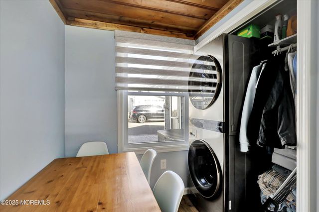 12 W Rutherford Lane, Lavallette, NJ 08735