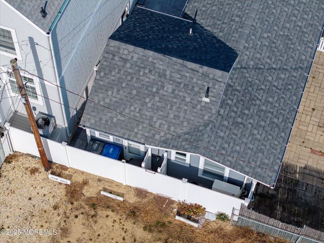 12 W Rutherford Lane, Lavallette, NJ 08735