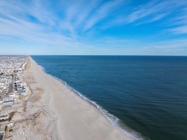 12 W Rutherford Lane, Lavallette, NJ 08735