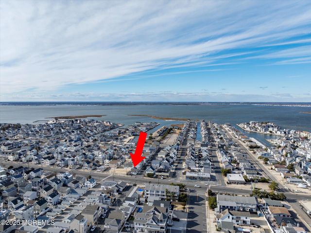 12 W Rutherford Lane, Lavallette, NJ 08735