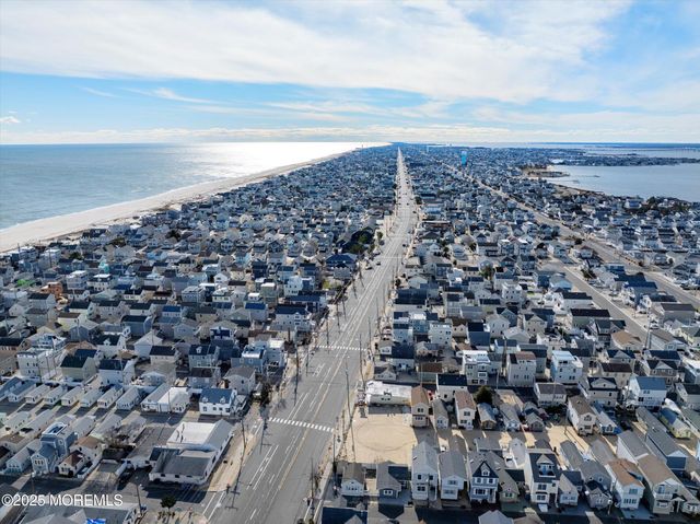 12 W Rutherford Lane, Lavallette, NJ 08735