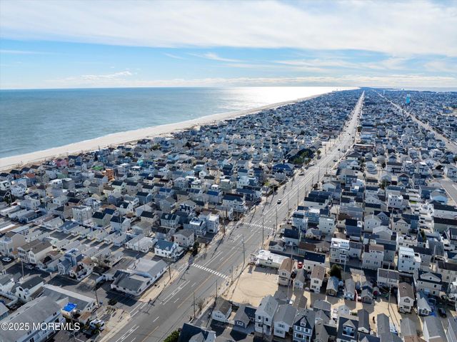 12 W Rutherford Lane, Lavallette, NJ 08735