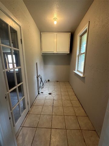 112 Burk Way, Del City, OK 73115