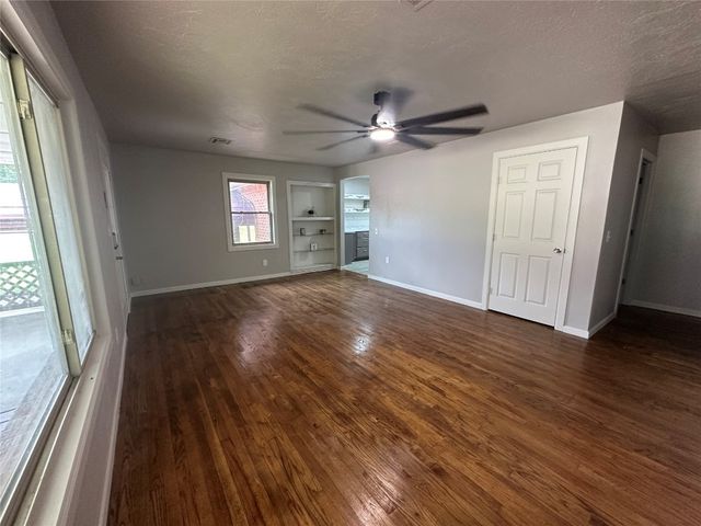 112 Burk Way, Del City, OK 73115