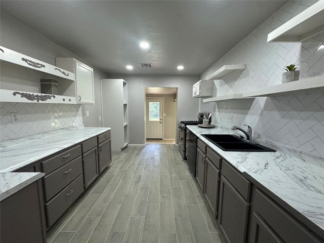 112 Burk Way, Del City, OK 73115