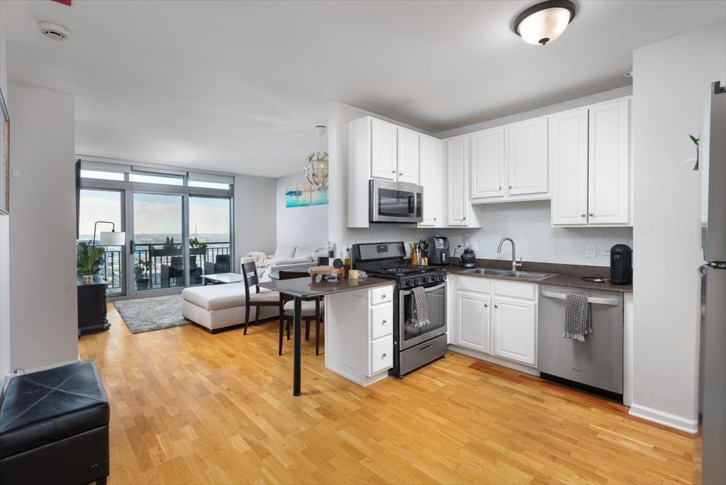 125 S Jefferson Street 2308, Chicago, IL 60661 — photo 2