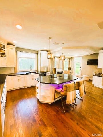 1009 Savonne Court, Chesterfield, MO 63005