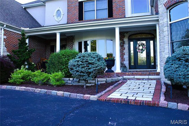 1009 Savonne Court, Chesterfield, MO 63005