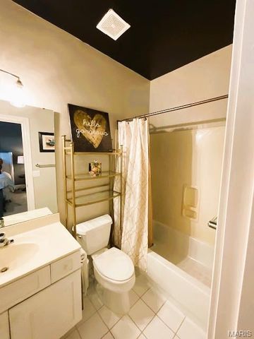 1009 Savonne Court, Chesterfield, MO 63005