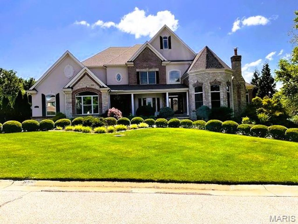 1009 Savonne Court, Chesterfield, MO 63005