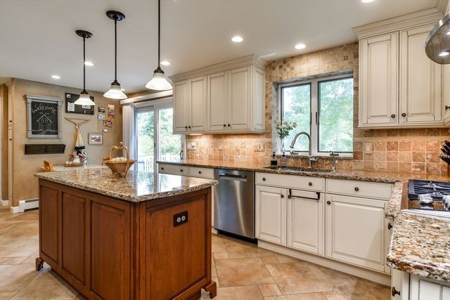 92 Flanagan Drive, Framingham, MA 01701