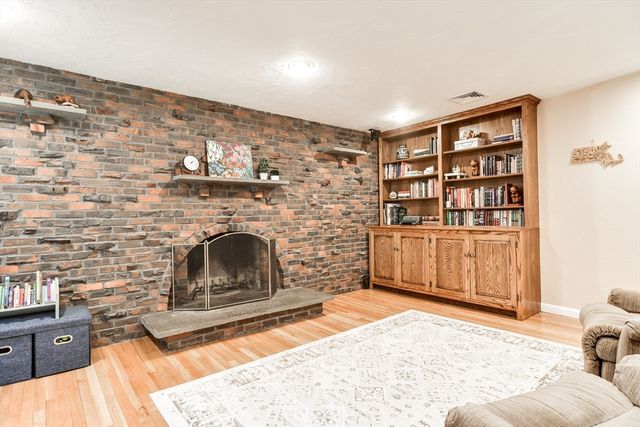 92 Flanagan Drive, Framingham, MA 01701