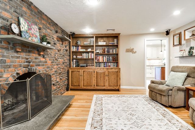 92 Flanagan Drive, Framingham, MA 01701
